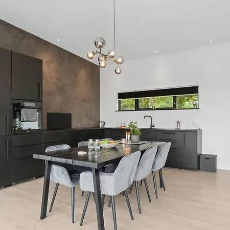 Beautiful In With Kitchen Holiday home *