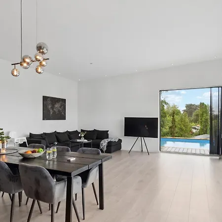 Beautiful In With Kitchen Holiday home